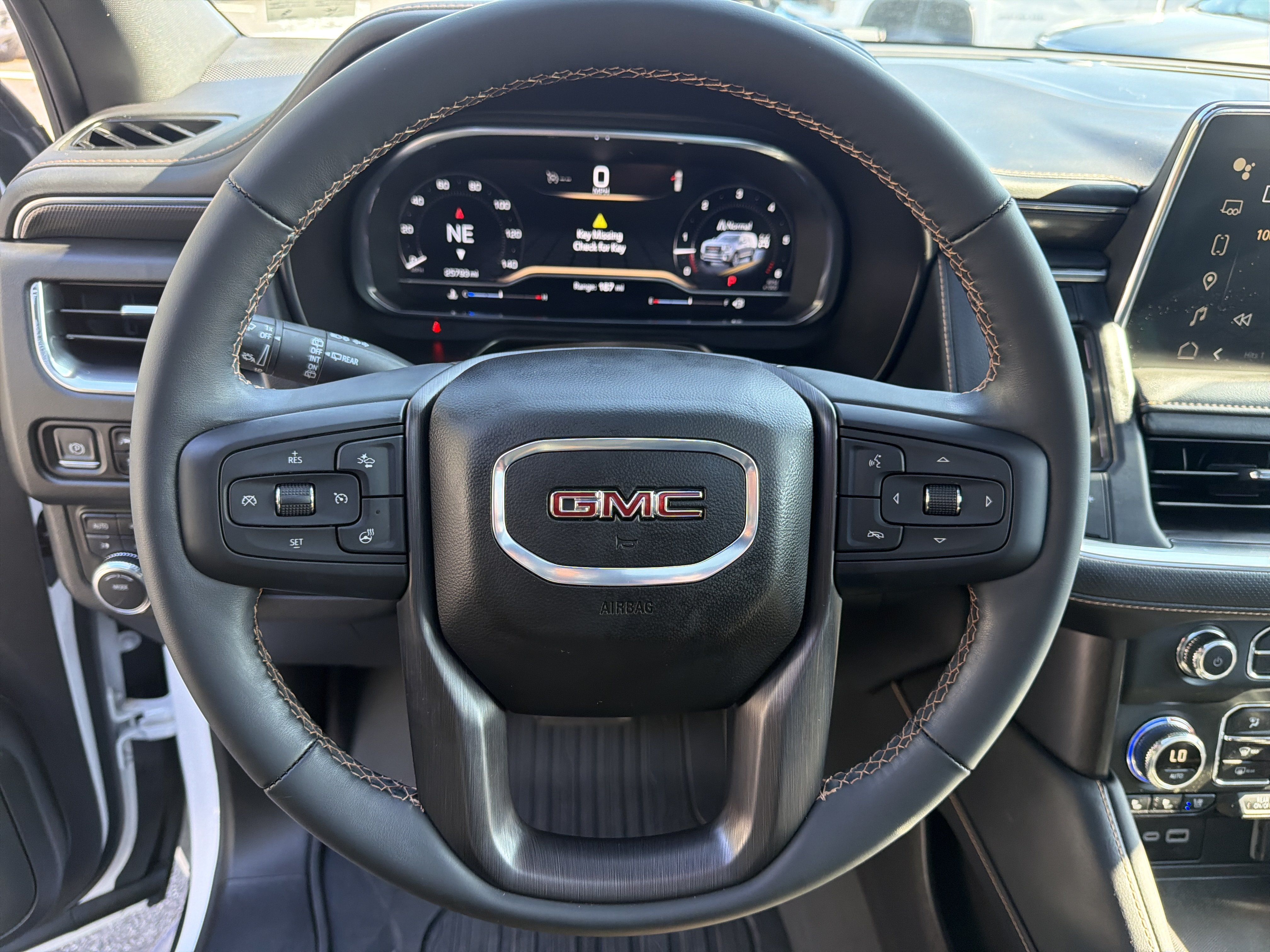 Used 2024 GMC Yukon AT4 AWD/4WD image 18