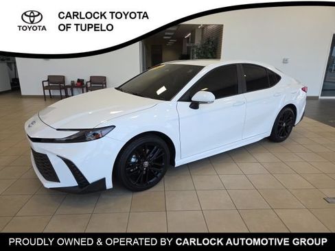 Used 2025 Toyota Camry SE FWD image 4