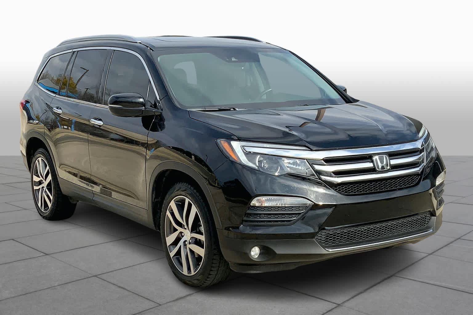Used 2017 Honda Pilot Elite image 3