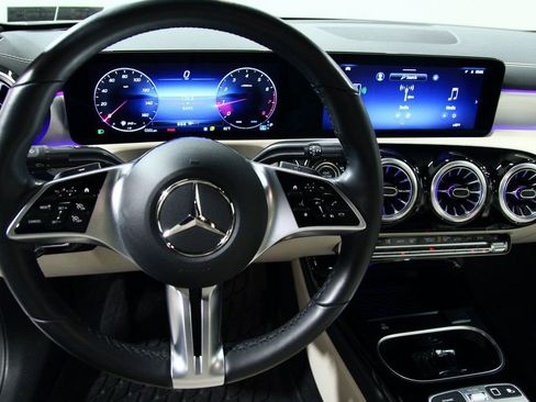 Certified 2025 Mercedes-Benz CLA 250 4MATIC image 6