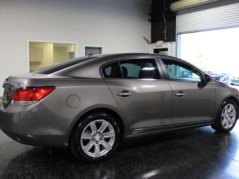 Used 2011 Buick LaCrosse CXL image 3