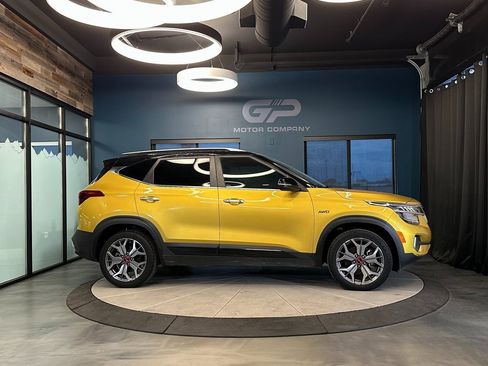 Used 2021 Kia Seltos SX image 2