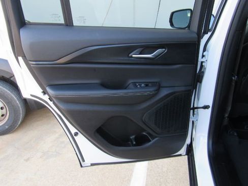 Used 2025 Jeep Grand Cherokee Altitude image 18