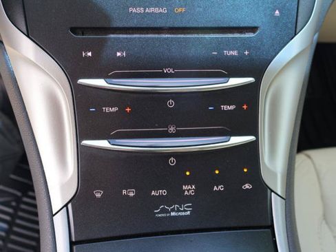 Used 2014 Lincoln MKZ FWD image 22