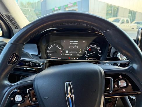 Used 2021 Lincoln Corsair AWD image 9