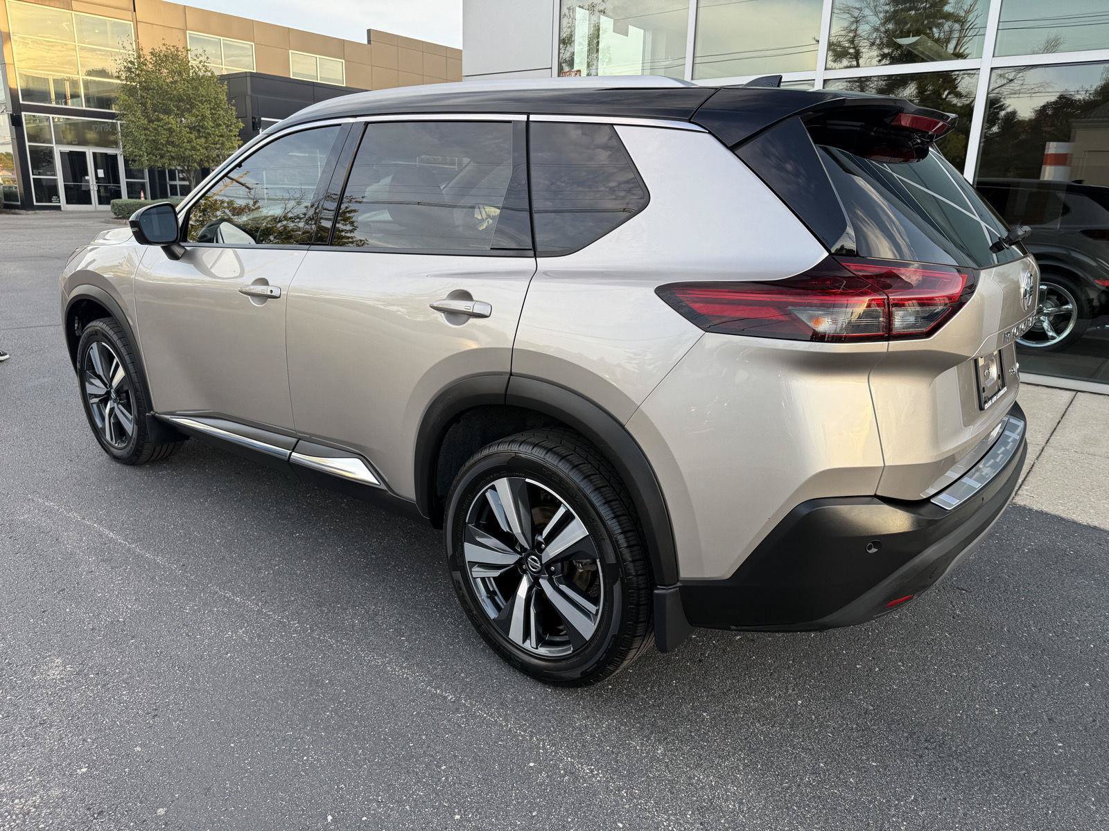 Used 2021 Nissan Rogue SL w/ Premium Package AWD/4WD image 8