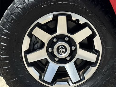 Used 2024 Toyota 4Runner TRD Off-Road Premium AWD/4WD image 9