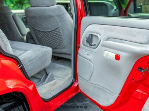 Used 1999 Chevrolet Tahoe LS image 25