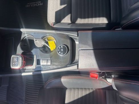 Used 2025 Nissan Rogue SV image 9