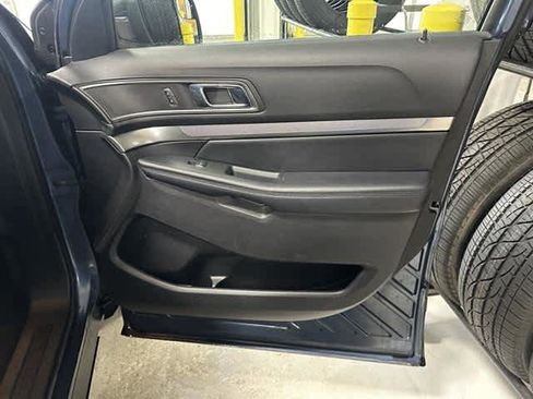 Certified 2018 Ford Explorer XLT image 33