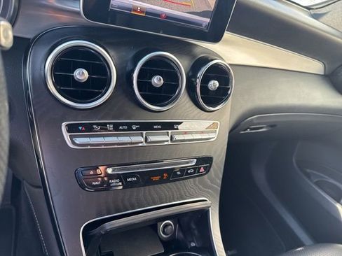 Used 2019 Mercedes-Benz GLC 300 4MATIC image 25