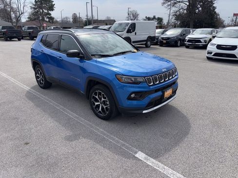 Used 2025 Jeep Compass Limited AWD/4WD image 7