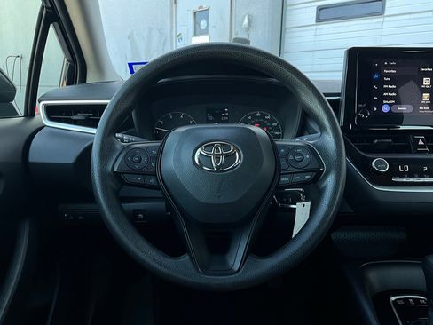 Used 2025 Toyota Corolla LE image 28