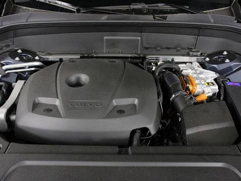 New 2026 Volvo XC90 T8 Plus w/ Protection Package Premier AWD/4WD image 12