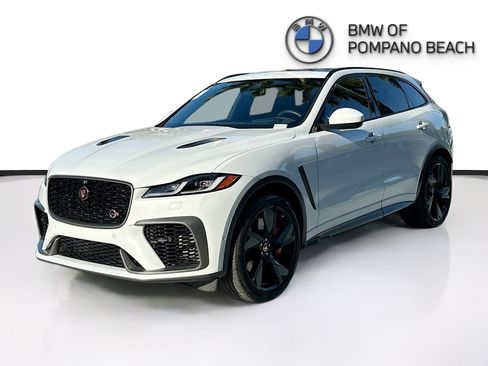Used 2021 Jaguar F-PACE SVR image 3