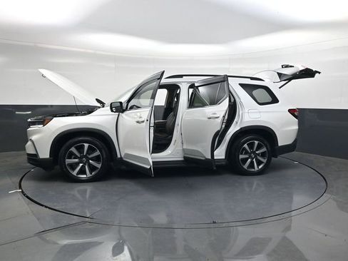 Used 2025 Honda Pilot Elite image 36