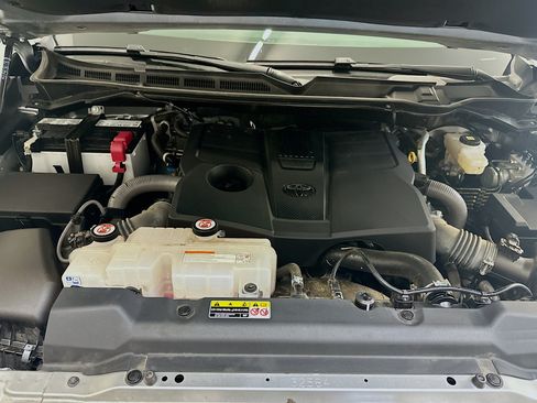 Used 2025 Toyota Tundra SR5 w/ SR5 Convenience Package AWD/4WD image 34