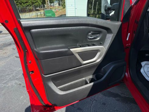 Used 2021 Nissan Titan SV w/ SV Convenience Package image 27