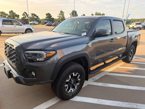 Used 2022 Toyota Tacoma TRD Off-Road AWD/4WD image 1