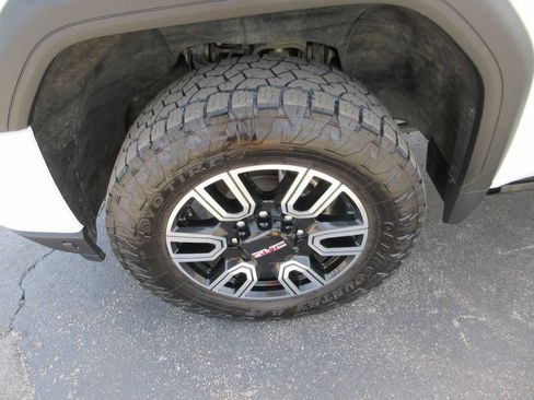 Certified 2022 GMC Sierra 2500 AT4 w/ AT4 Premium Plus Package AWD/4WD image 16
