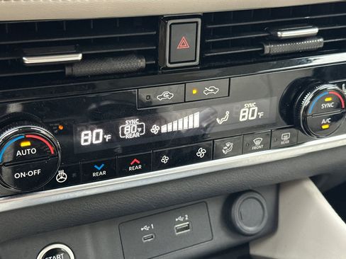 Used 2023 Nissan Rogue SL w/ SL Premium Package image 18