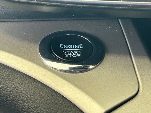 Used 2023 Ford Explorer XLT w/ Equipment Group 202A RWD image 41