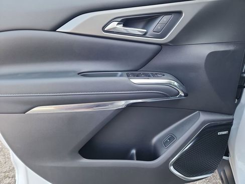 New 2026 Chevrolet Traverse LT image 11