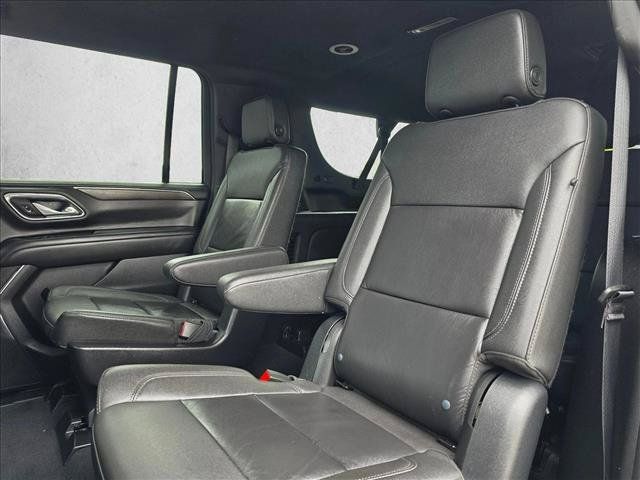 Used 2023 Chevrolet Suburban Z71 w/ Luxury Package AWD/4WD image 19