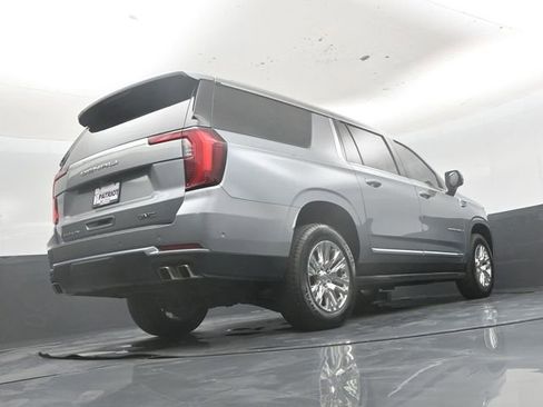 Used 2025 GMC Yukon XL Denali AWD/4WD image 43