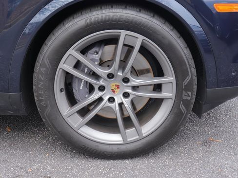 Used 2024 Porsche Cayenne Coupe image 31