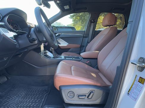 Certified 2025 Audi Q3 2.0T Premium image 9