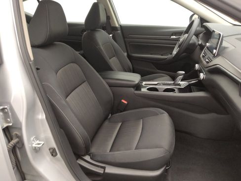 Used 2024 Nissan Altima 2.5 SV image 21