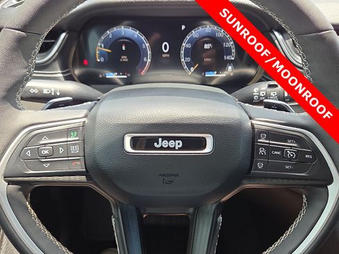 Used 2024 Jeep Grand Cherokee Altitude AWD/4WD image 24