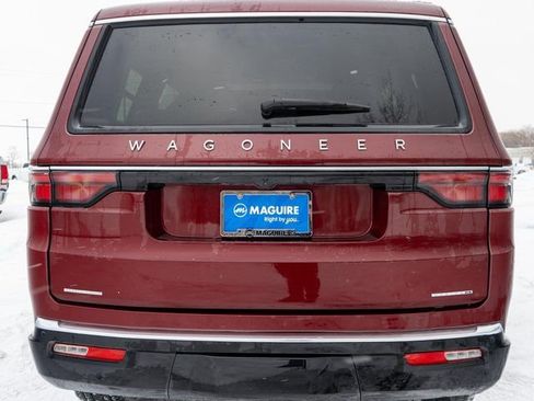Used 2023 Jeep Wagoneer Series III w/ Premium Group I AWD/4WD image 7