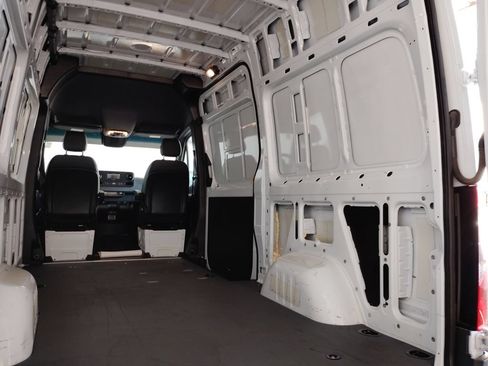 Used 2024 Mercedes-Benz Sprinter 2500 image 17