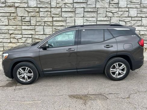Used 2019 GMC Terrain SLE w/ Driver Convenience Package AWD/4WD image 3
