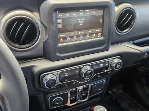 Used 2023 Jeep Wrangler Unlimited Sport AWD/4WD image 21