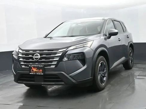 Used 2024 Nissan Rogue SV FWD image 1