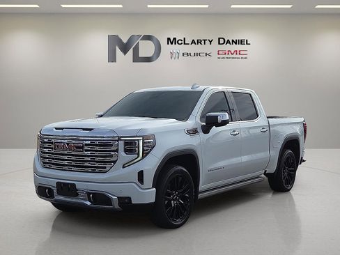 Used 2024 GMC Sierra 1500 Denali w/ Denali Reserve Package image 2