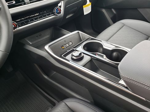 New 2026 Chevrolet Equinox LT w/ Convenience Package II FWD image 24