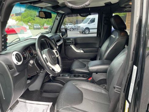 Used 2015 Jeep Wrangler Unlimited Sahara AWD/4WD image 15