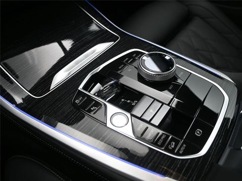 Used 2024 BMW X5 xDrive40i w/ Executive Package image 5