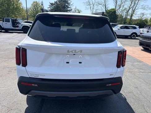 Used 2023 Kia Sorento S w/ Panoramic Sunroof Package AWD/4WD image 4