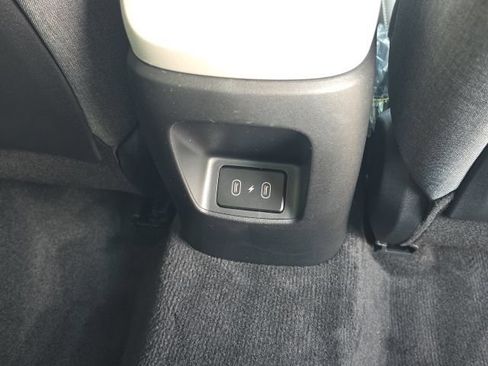 Used 2025 Hyundai Elantra Limited FWD image 16