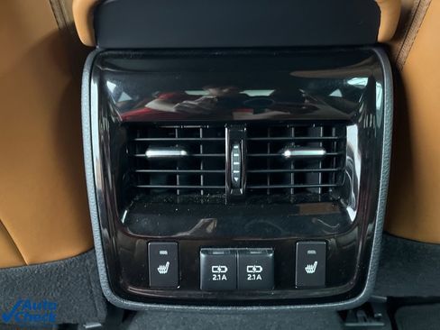 Used 2019 Toyota Avalon Limited image 25