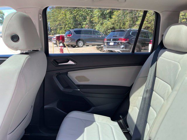Used 2018 Volkswagen Tiguan SEL Premium FWD image 15