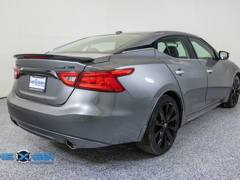 Used 2018 Nissan Maxima SR w/ Midnight Edition FWD image 8