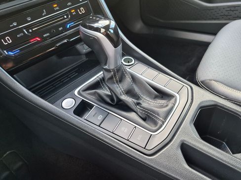 Used 2025 Volkswagen Jetta SE FWD image 28