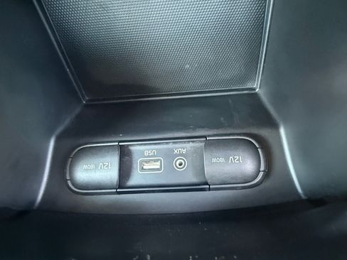 Used 2017 Kia Sorento L image 22