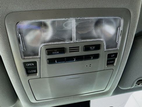Used 2018 Toyota Highlander XLE AWD/4WD image 17